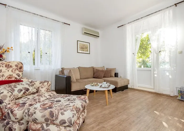 For All Seasons 招待所 4*