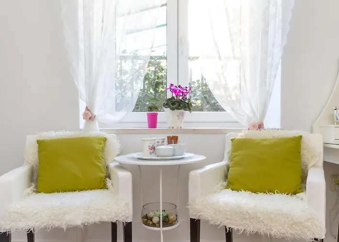 For All Seasons 招待所 4*