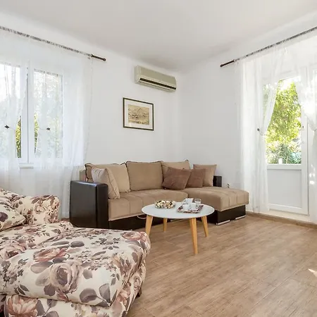 For All Seasons Gostinjska kuća 4*
