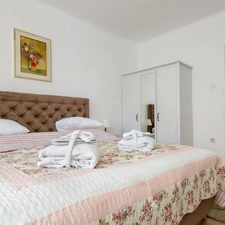 招待所 For All Seasons